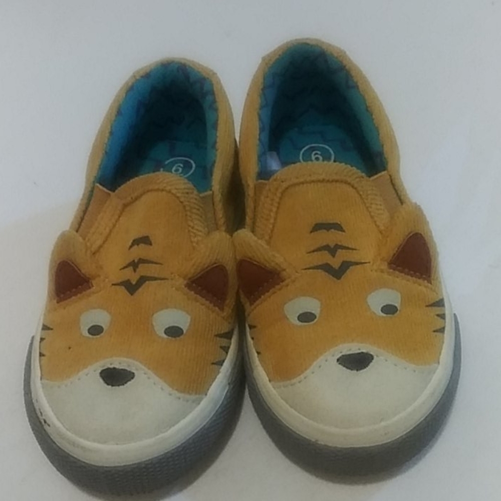 Cat & Jack Slip-On Animal Sneakers Size 6